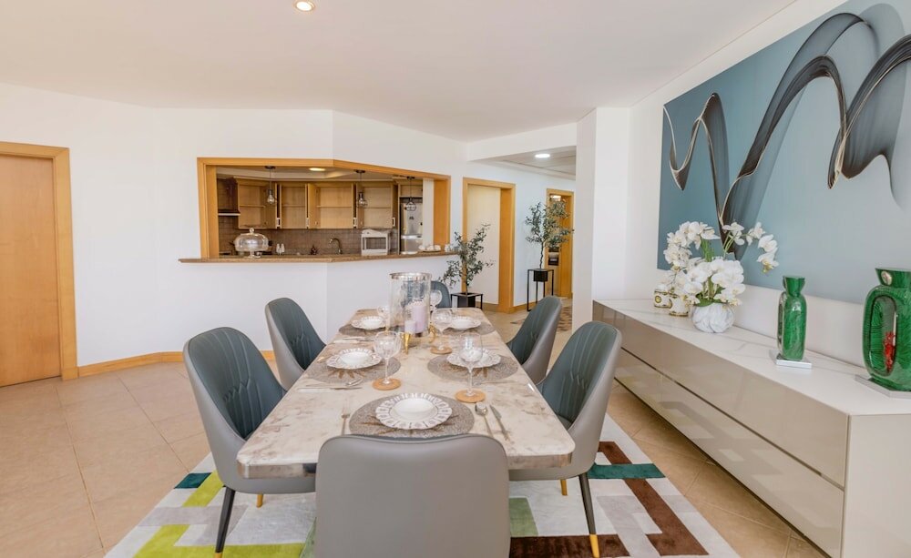 Фото Lux The Shoreline Penthouse Suite