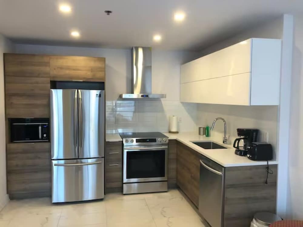 Фото 2001 AV. Beaconsfield