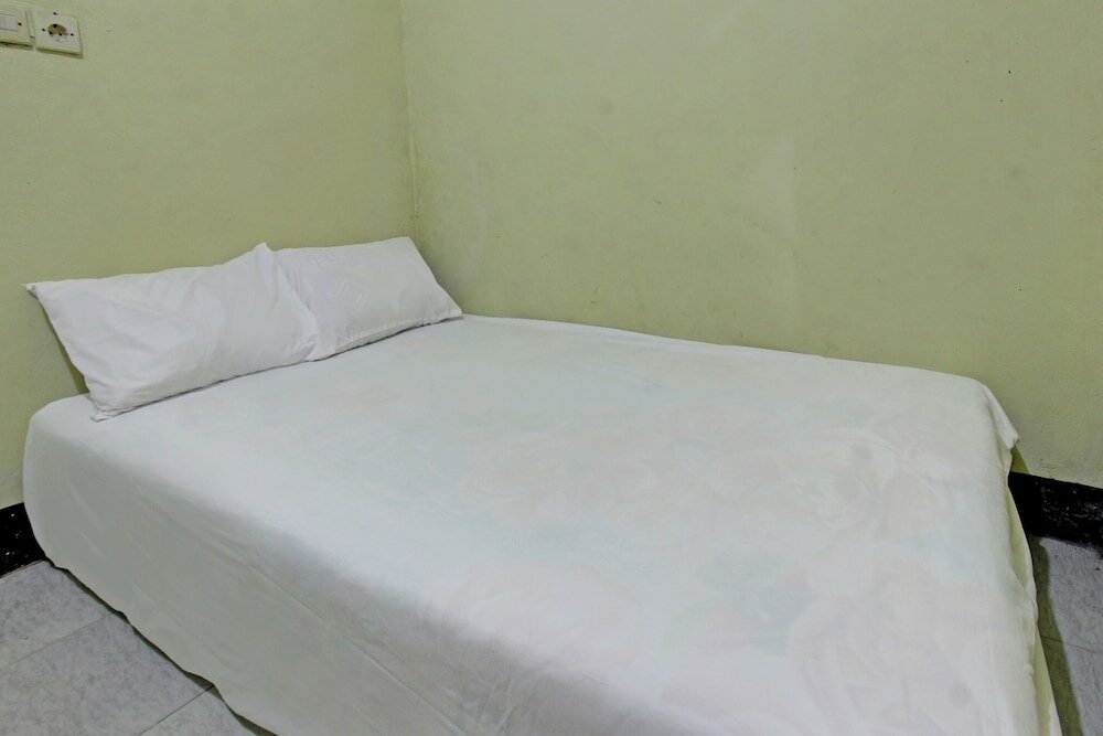 Фото Spot On 92882 Penginapan 3 Bersaudara