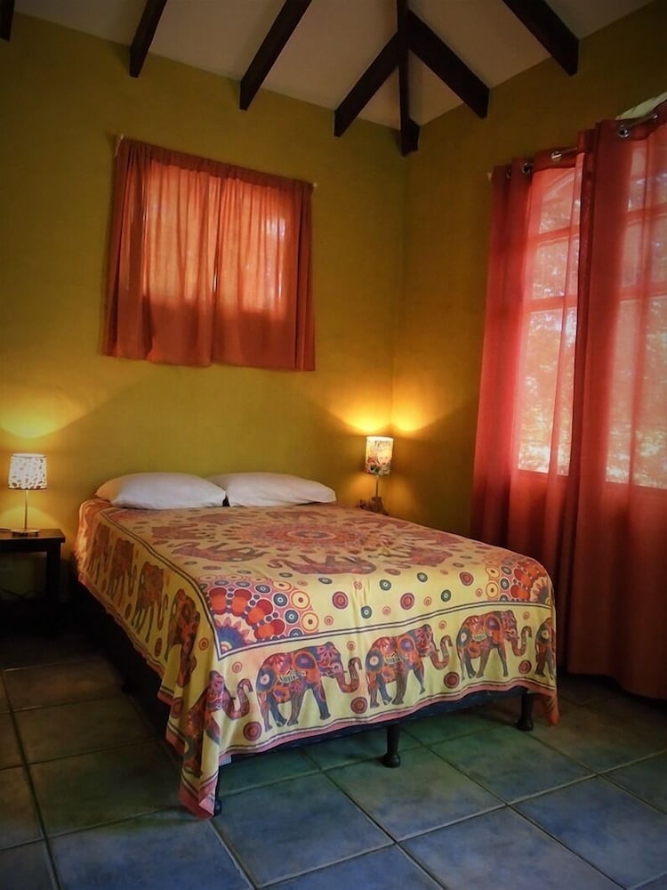 Фото Hotel Cabinas La Playa