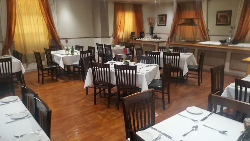 Фото Pofadder Inn by Country Hotels