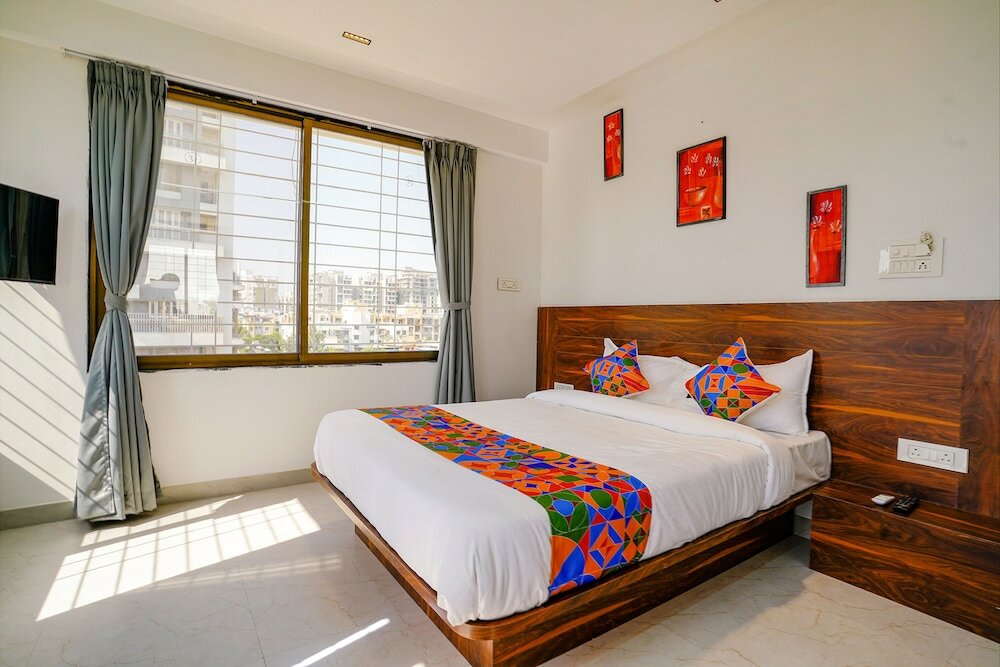 Фото Fabhotel Crystal Inn