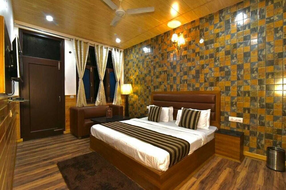 Фото Hotel Divyansh by Vrb Hotels