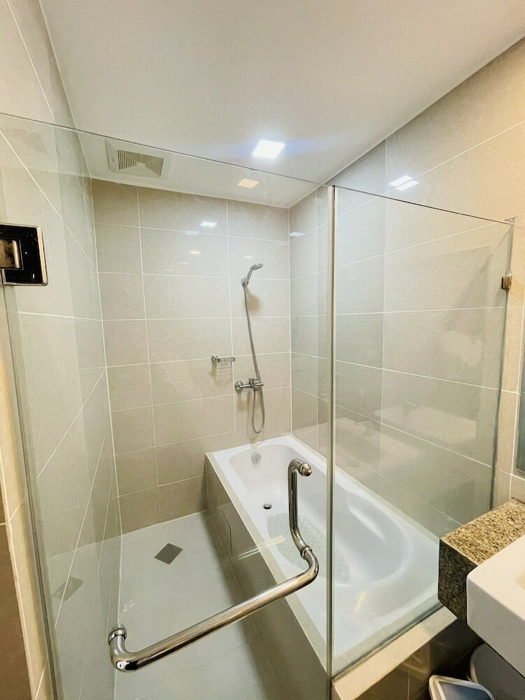 Фото Mactan Beach front Suites