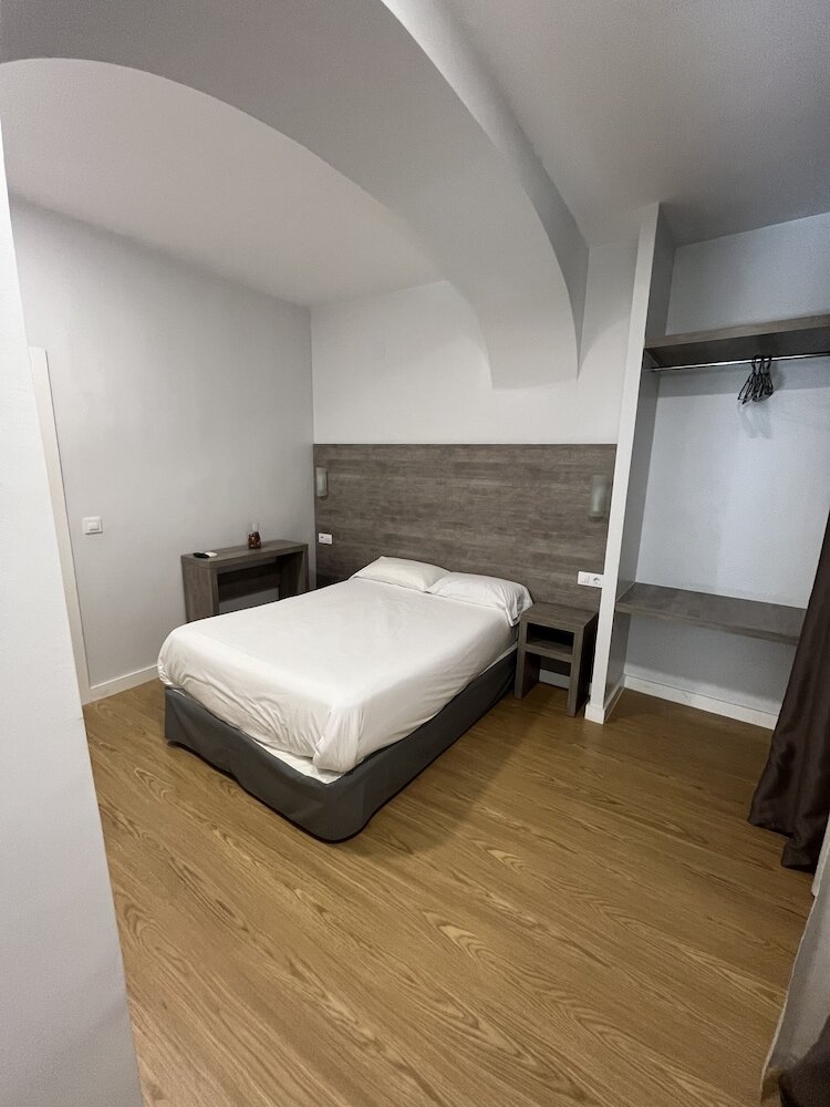 Фото Hostal Atenas