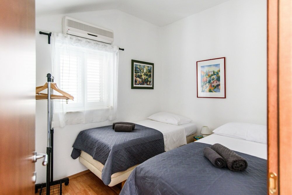 Фото Zenith Apartment by DuHomes