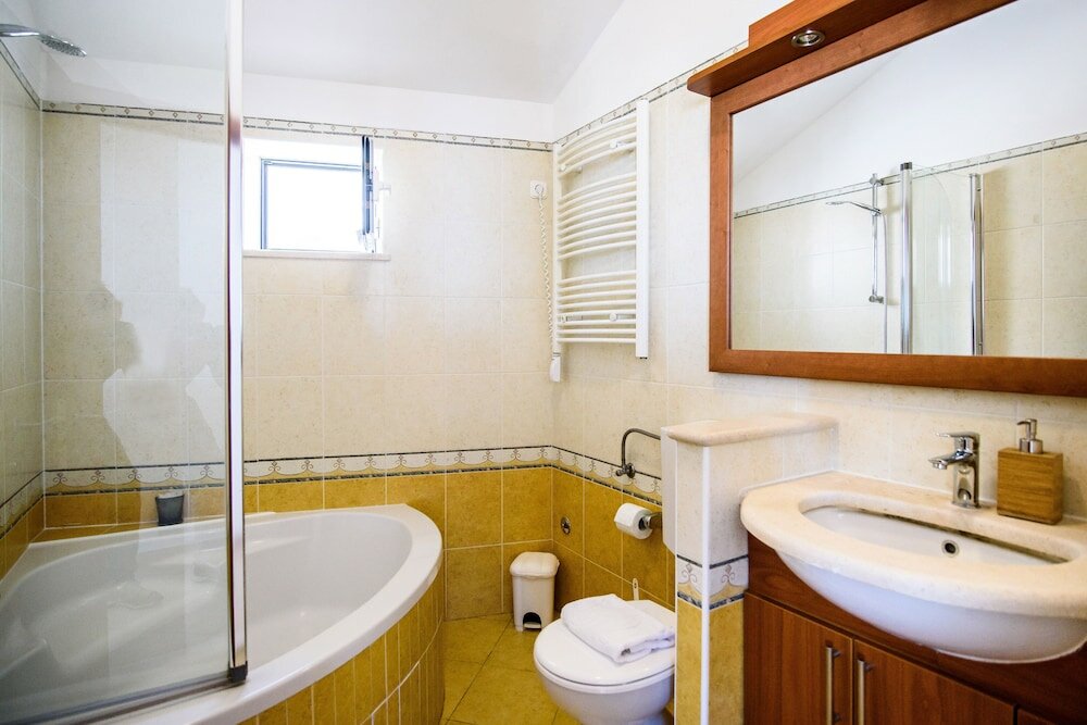 Фото Zenith Apartment by DuHomes