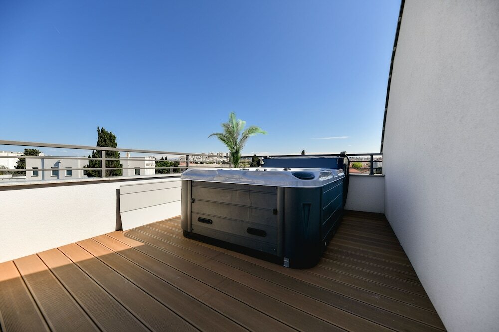 Фото Berin Deluxe Penthouse with jacuzzi