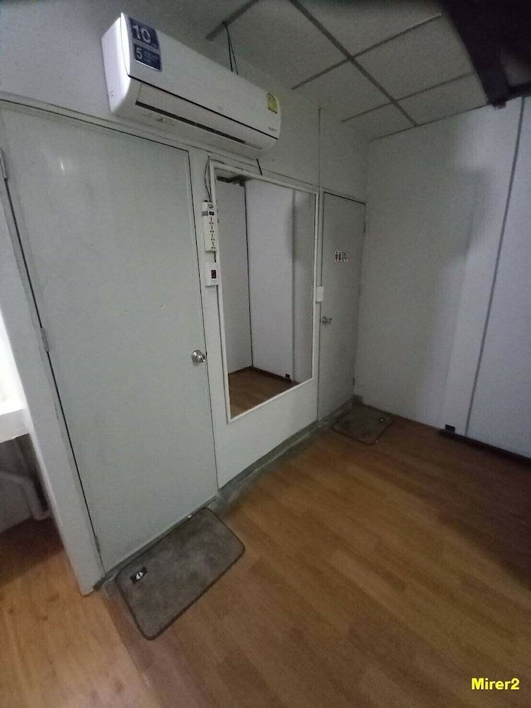 Фото Sleep with me hostel