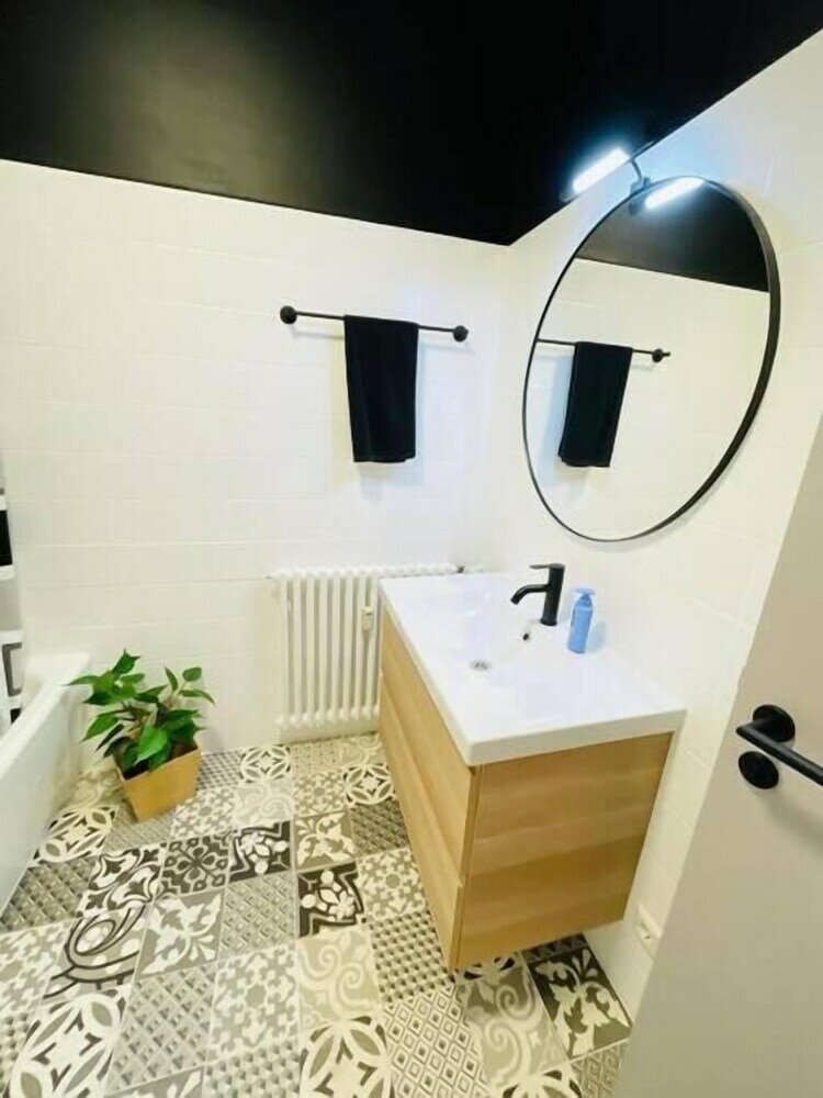 Фото Spacious 1bed in City Center