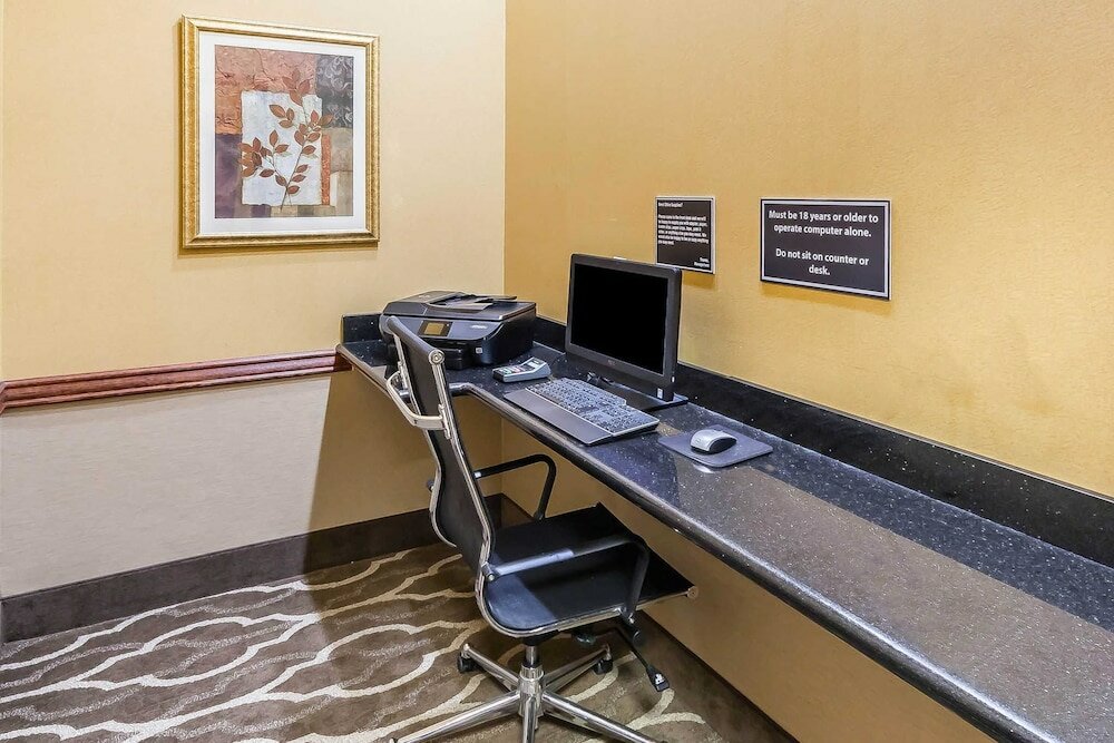 Фото Comfort Suites Yukon - Sw Oklahoma City