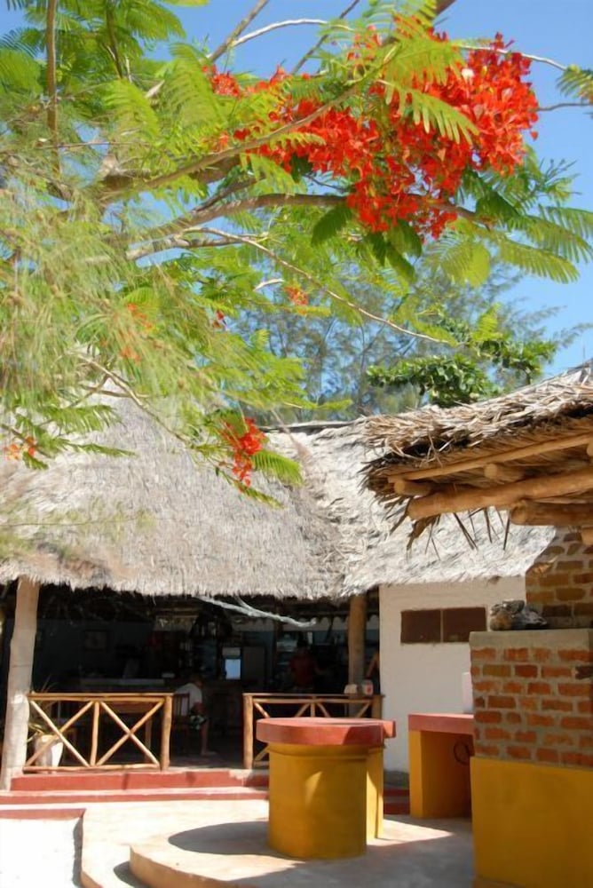 Фото Pakachi Beach Resort & Hotel