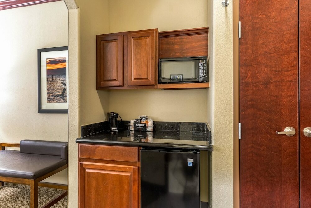 Фото Comfort Suites Galveston