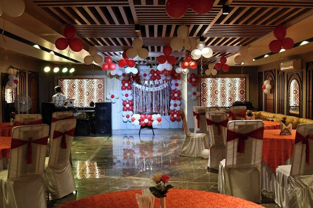 Фото Rnb Select Hotel Walk in Lucknow