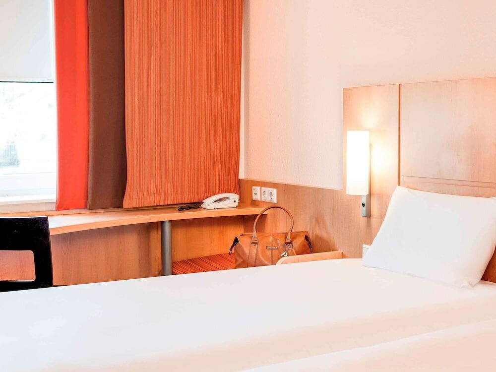 Фото Ibis London Elstree Borehamwood