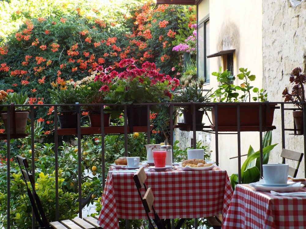 Фото B&b In giro per Napoli