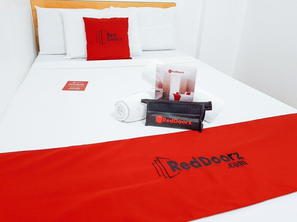 Фото RedDoorz @ Humayhumay Road Lapulapu