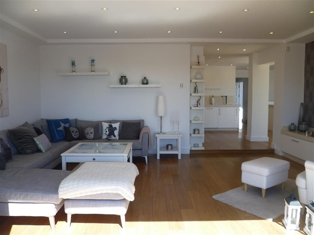 Фото Great Beach Side Villa – Semi Heated Pool