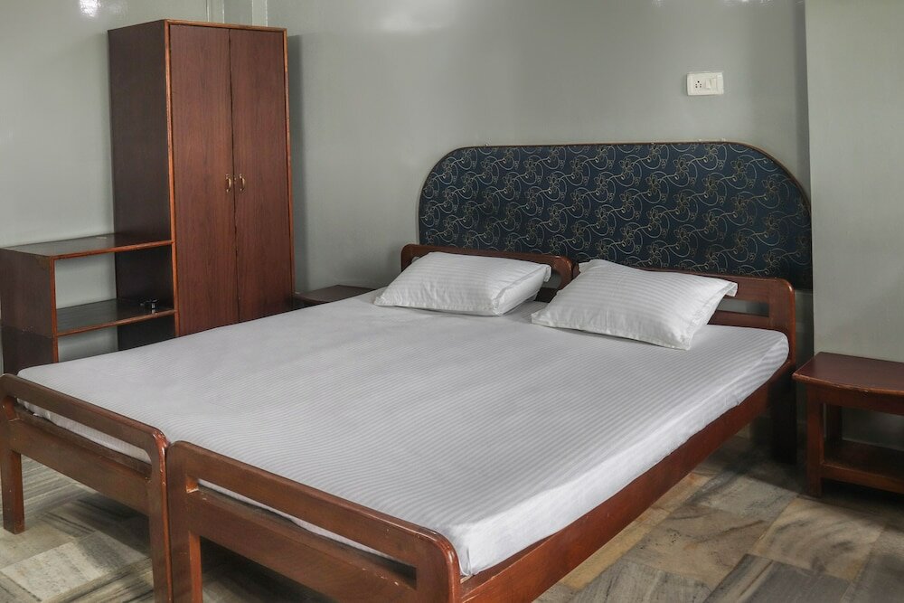 Фото Spot On 49477 Hotel Galaxy