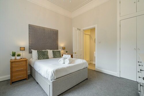 Гостиница Chic 2 Bedroom Apartment near Old Town в Эдинбурге