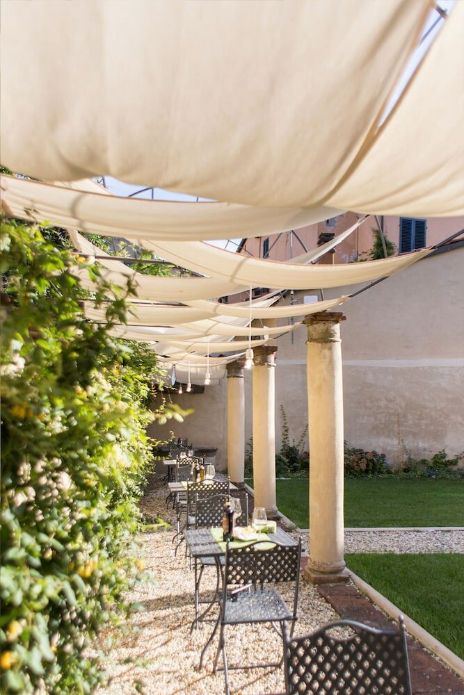 Фото Lucus Exclusive B&b