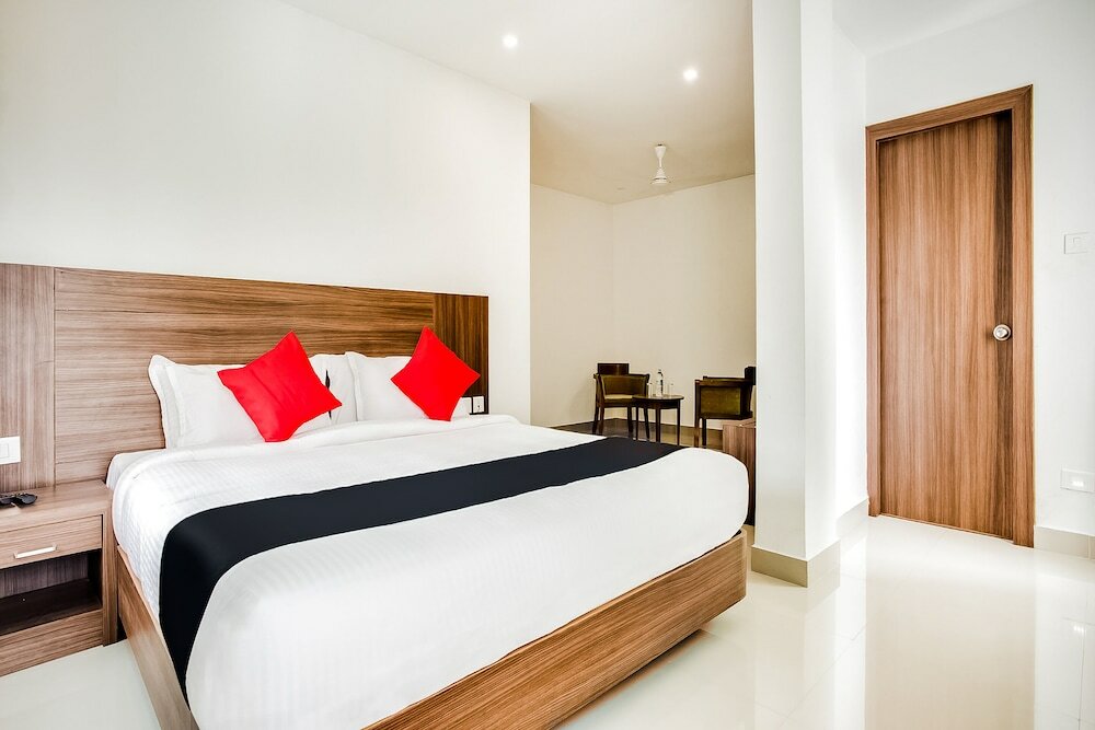 Фото Capital O 60558 Hotel Midhuna International