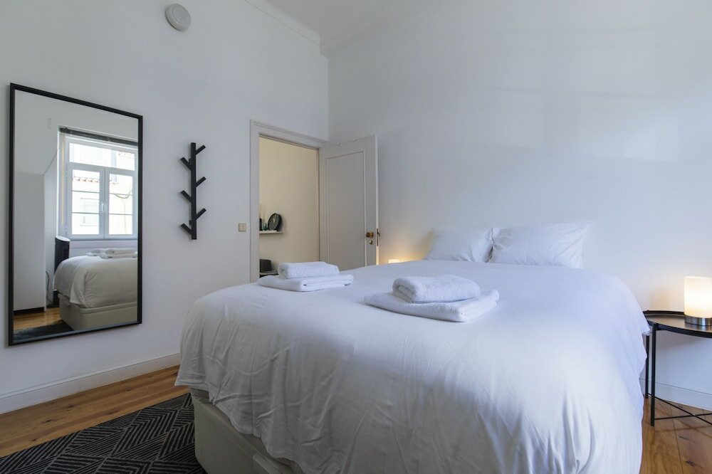 Фото Sunny & Quiet Lisbon Apartment