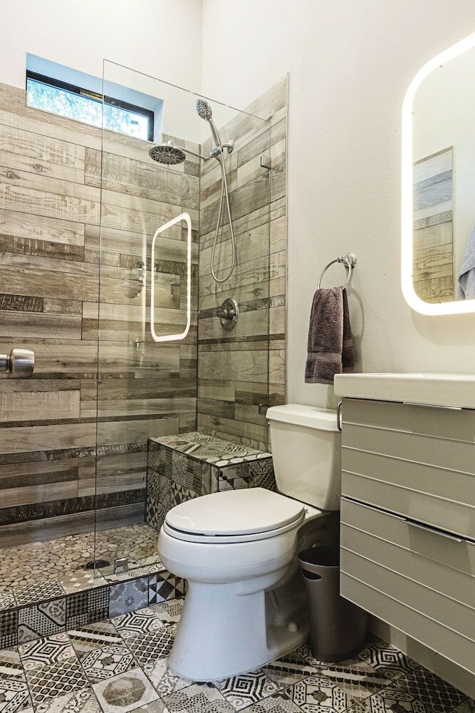 Фото Montrose Guesthouse Suites