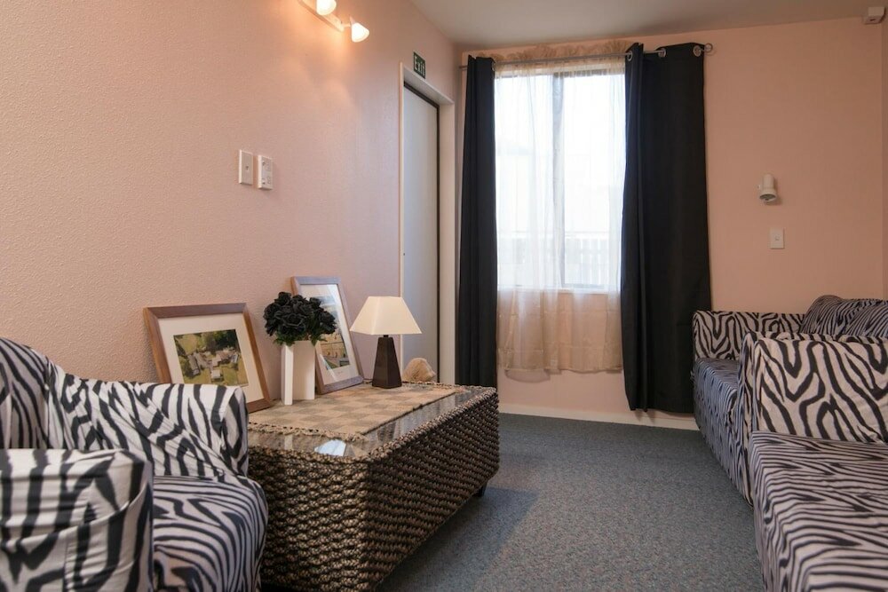 Фото Piwaka Lodge and Backpackers