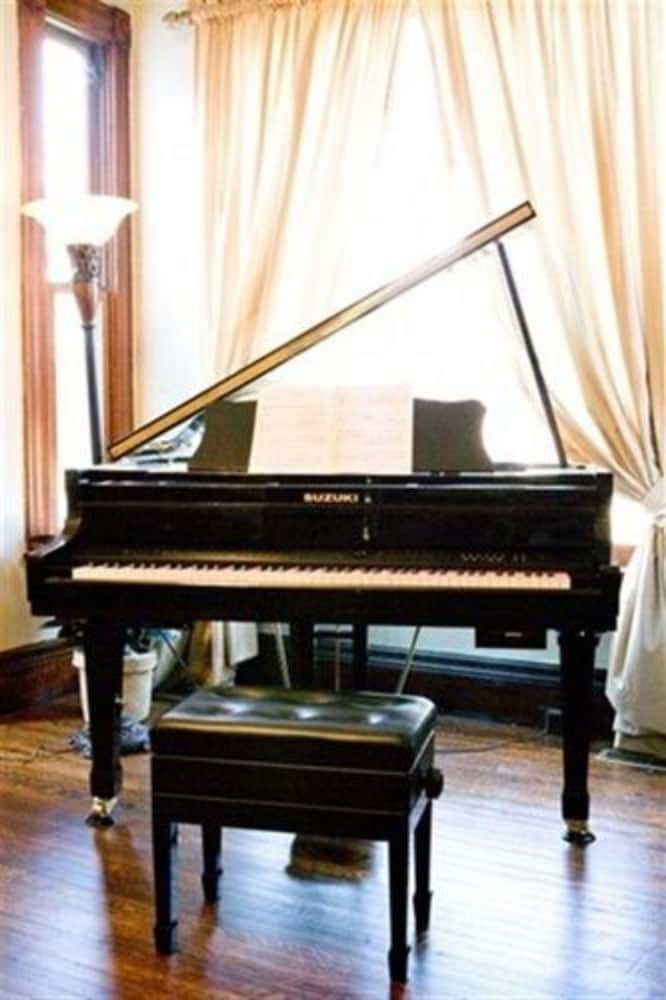 Фото Blessings on State Bed & Breakfast