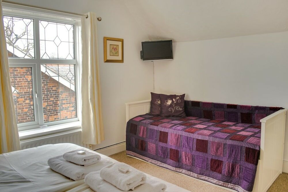 Фото The School House