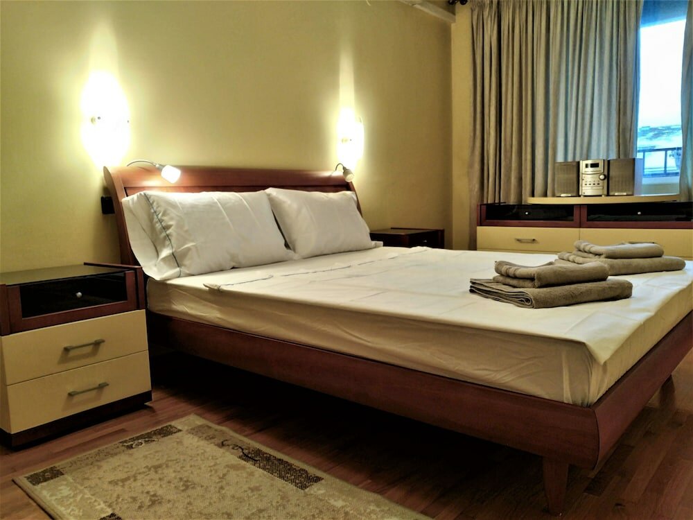 Фото Baratero City Corner II Apartment