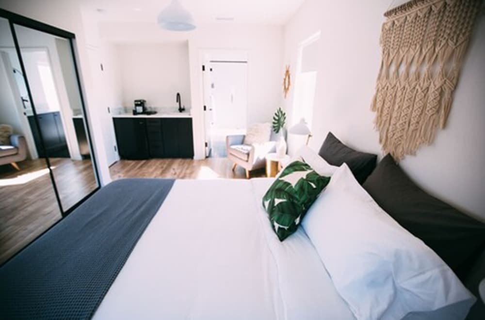 Фото Noon on Sunset Hill