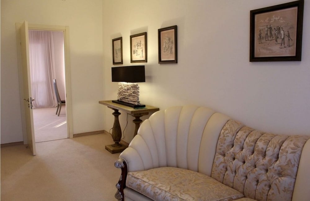 Фото Ambassadori Hotel