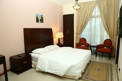 Гостиница Golden Square Suites в Дубае