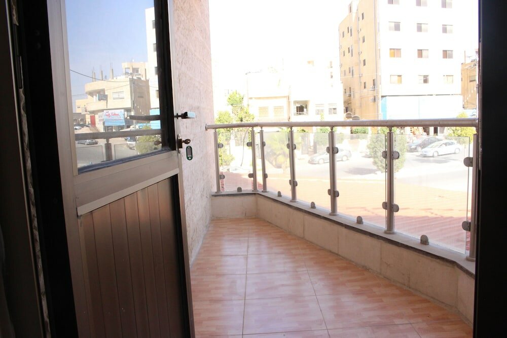 Фото Jawabreh Hotel & Suites