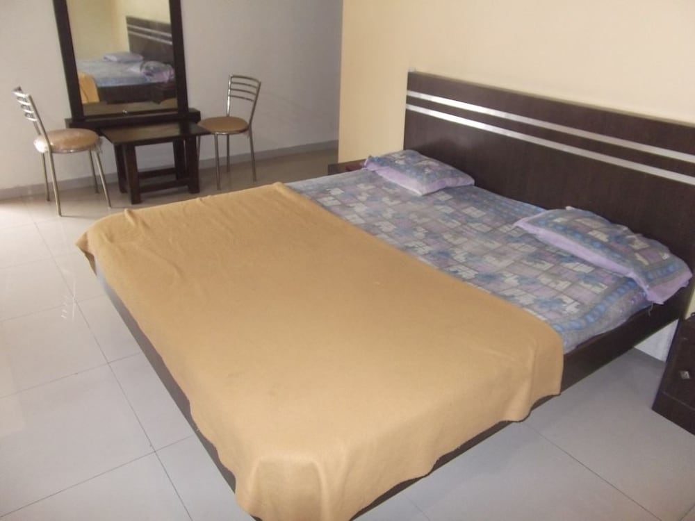 Фото Hotel Trimurti Pride