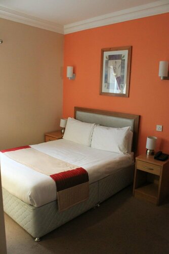 Гостиница The Pier Hotel в Лимерике