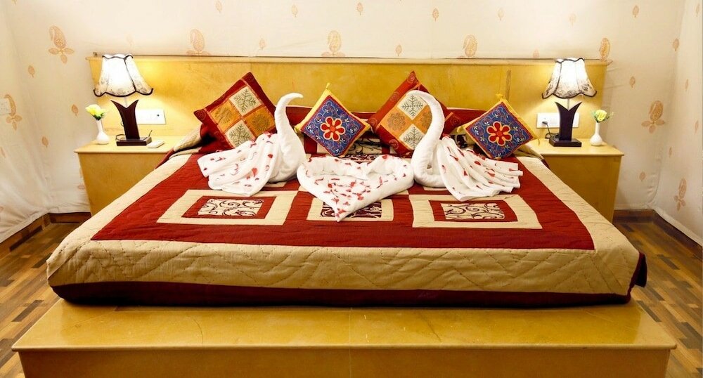 Фото Chokhi Dhani Desert Camp