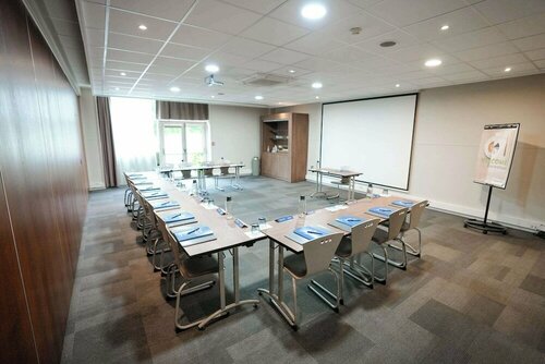 Гостиница Hotel Campanile Roissy-En-France в Ле-Ренси