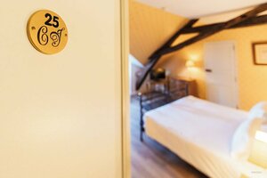 Château d'Ygrande (Auvergne-Rhône-Alpes, Allier, Arrondissement de Moulins, D18), hotel