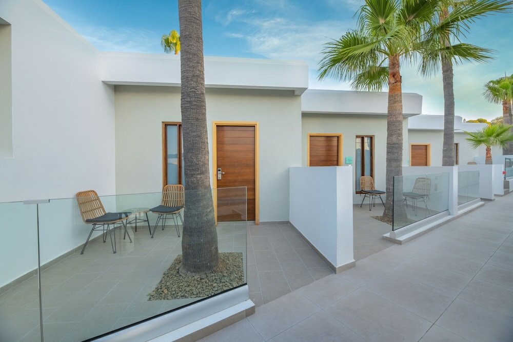 Фото Napa Mermaid Hotel & Suites