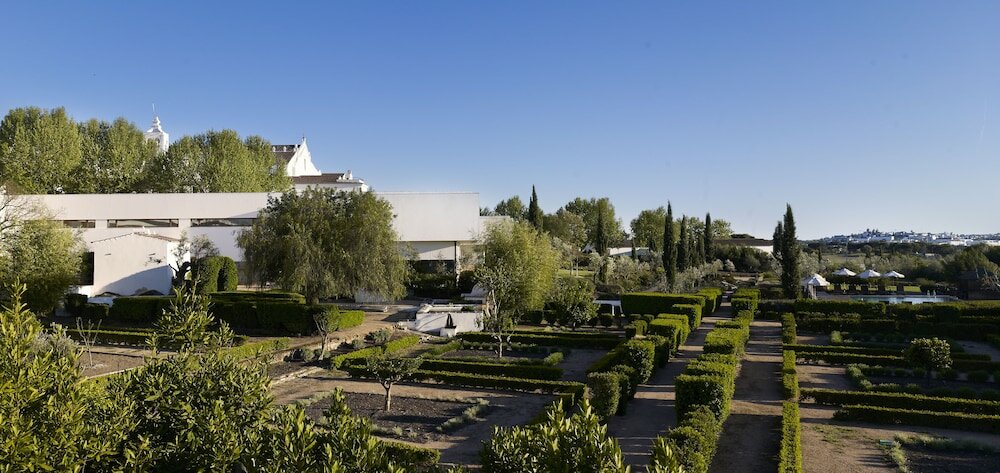 Фото Convento do Espinheiro, Historic Hotel & SPA