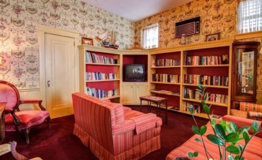 Фото Americas Cup Inn