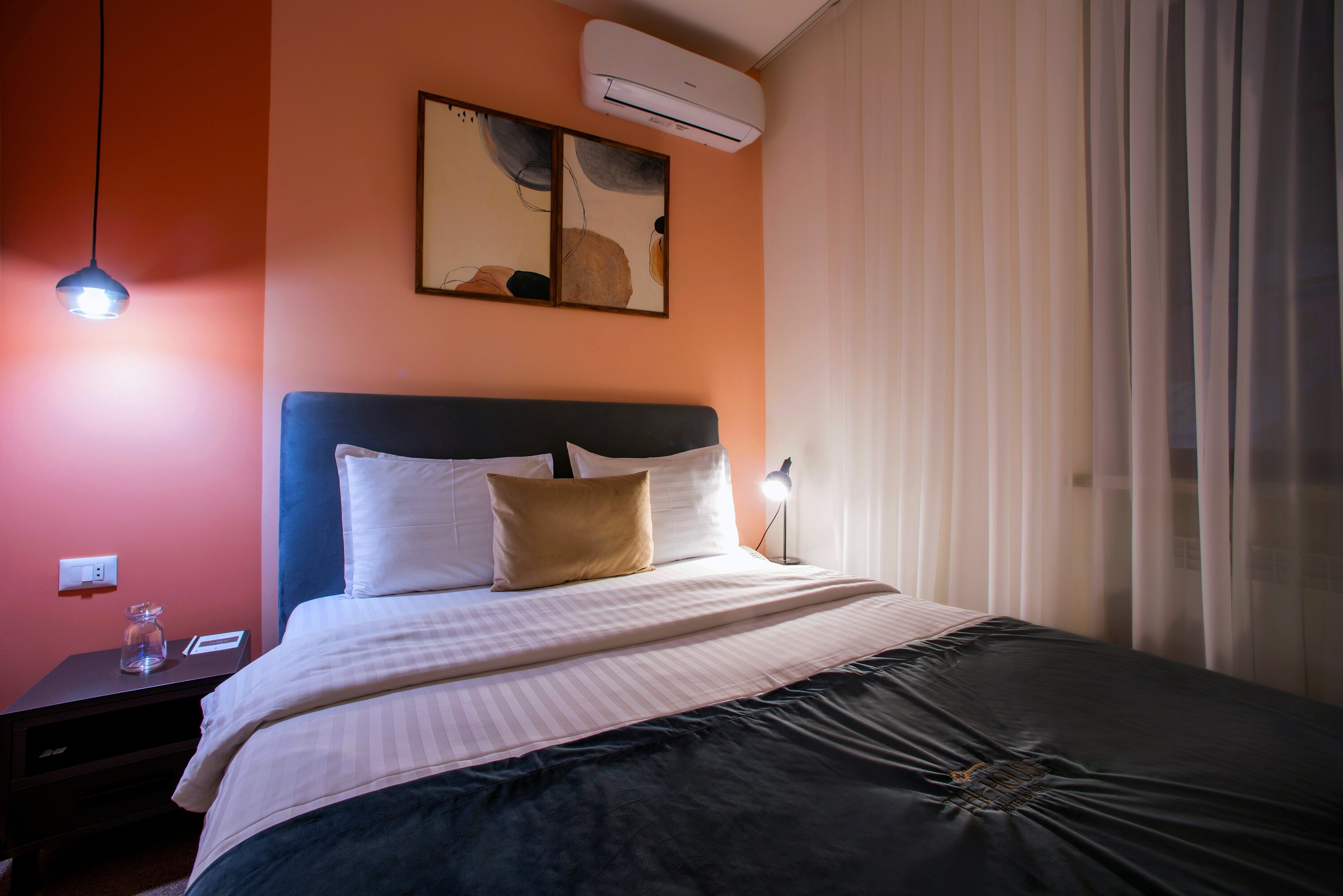 Фото The House Hotel