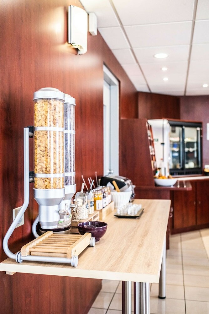 Фото Kyriad Bordeaux- Lormont