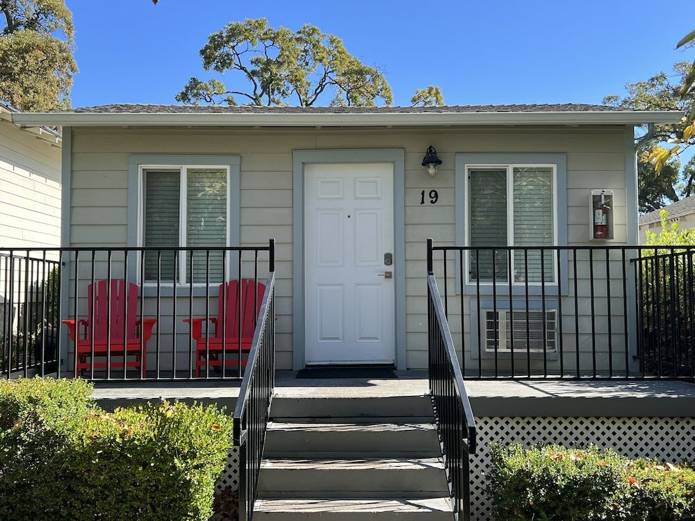 Фото Clear Lake Cottages & Marina