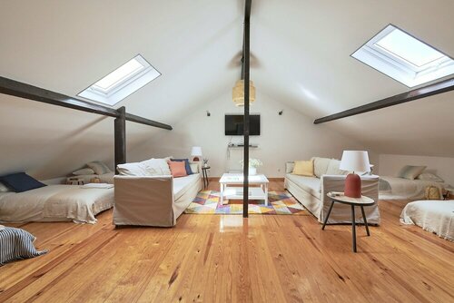 Гостиница Renovated and Spacious Duplex Apartment With Patio, by TimeCooler в Лиссабоне