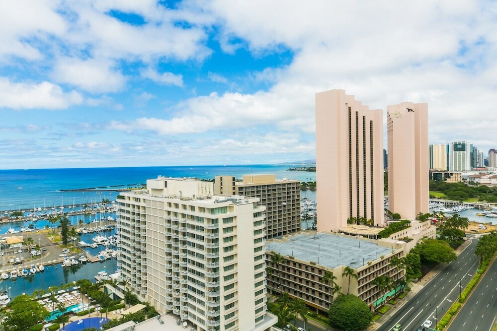 Фото Two Bedroom Discovery Bay High Rise Condos with Lanai & Gorgeous Views