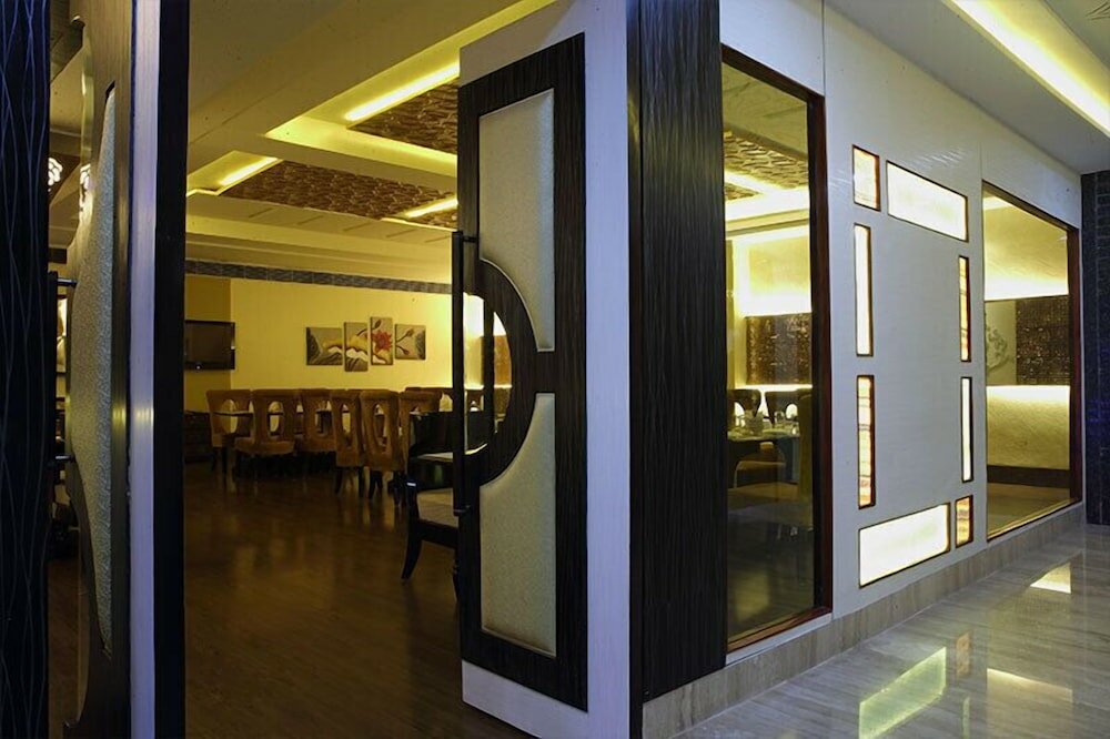 Фото Hotel Nagpal Regency